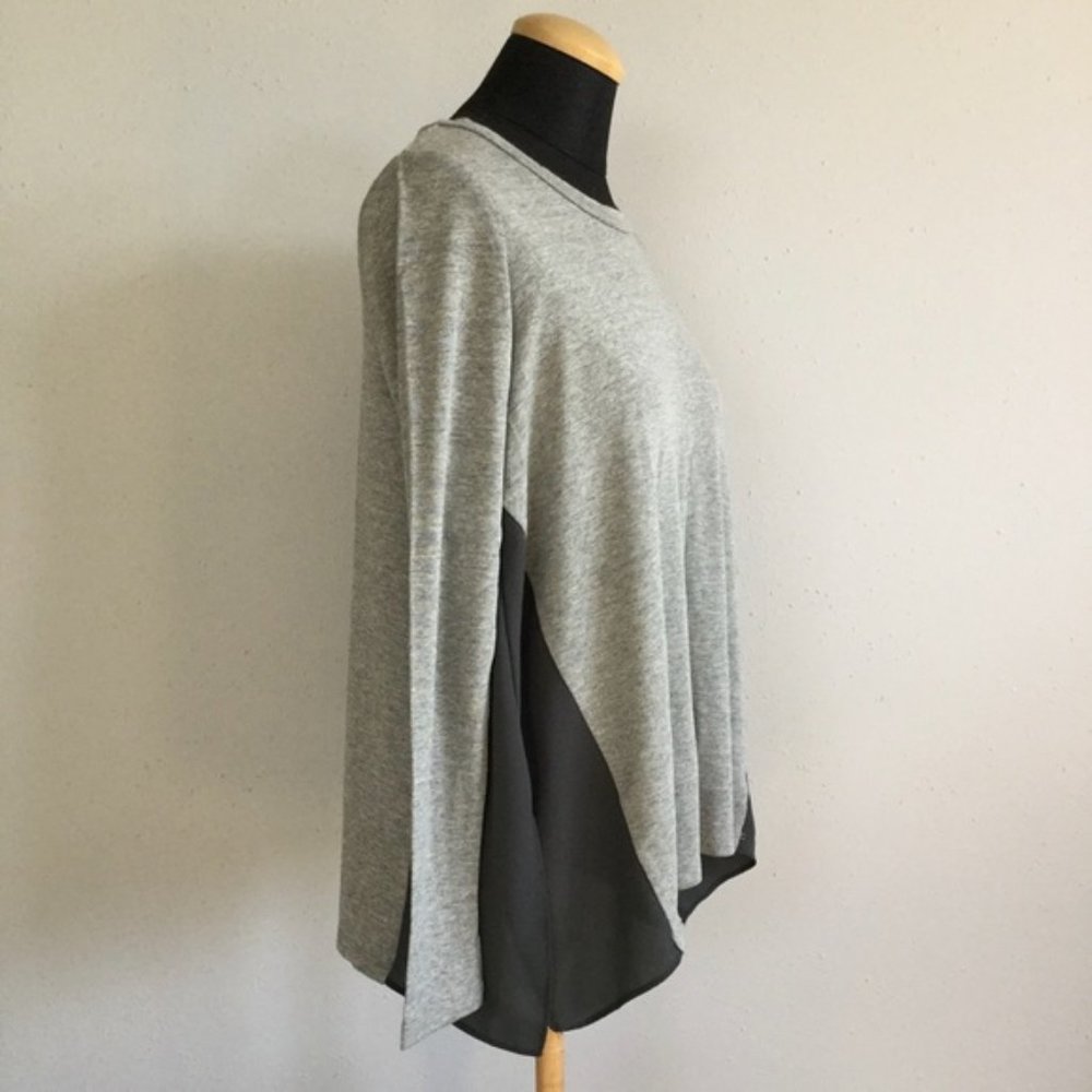 Lola and Sophie Gray Side Split Multimedia Top M